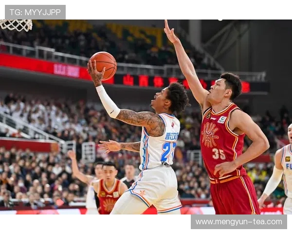 西安篮球队盯防策略分析与比赛表现的得失探讨