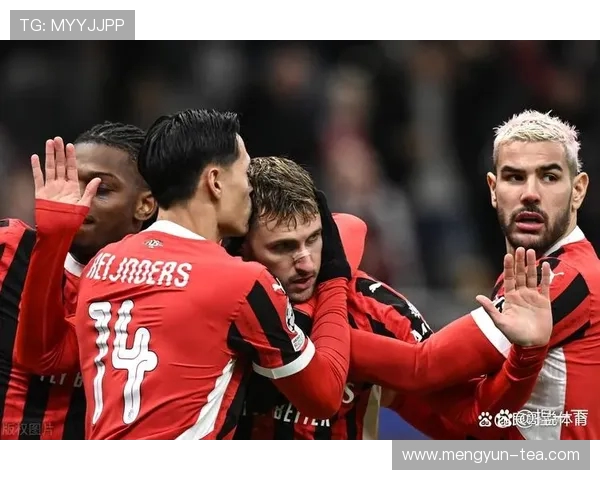 AC米兰与曼彻斯特联激战正酣比分揭晓引发球迷热议 AC米兰与曼彻斯特联激战正酣比分揭晓引发球迷热议