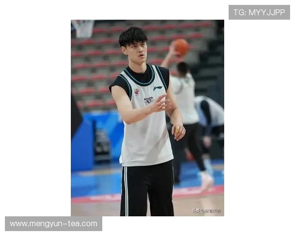 曾凡博的篮球之路:从青涩新星到职业赛场的崭露头角 曾凡博的篮球之路:从青涩新星到职业赛场的崭露头角