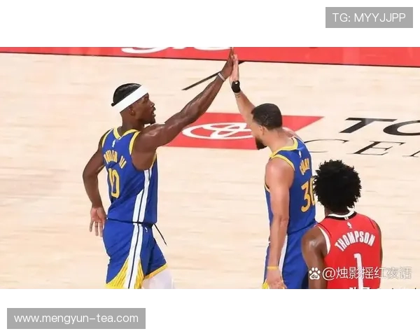 火箭队与勇士队激战第4场争夺季后赛关键胜利的精彩对决 火箭队与勇士队激战第4场争夺季后赛关键胜利的精彩对决